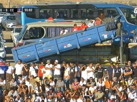 Hinchas vieron el partido de Colo Colo desde un camión