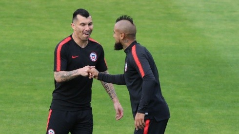 Medel y Vidal durante la última práctica de la Roja