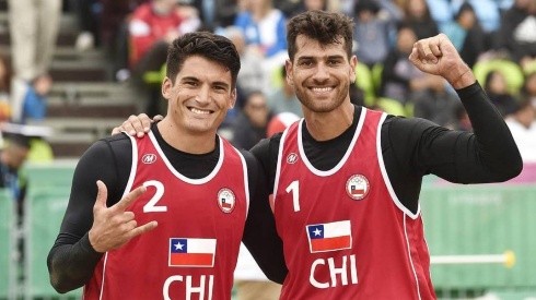 Esteban Grimalt (2), confeso hincha de Colo Colo, junto a su primo Marco. Ganaron oro en los Juegos Panamericanos.