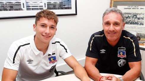 Luciano Arriagada firma su primer contrato profesional con el club