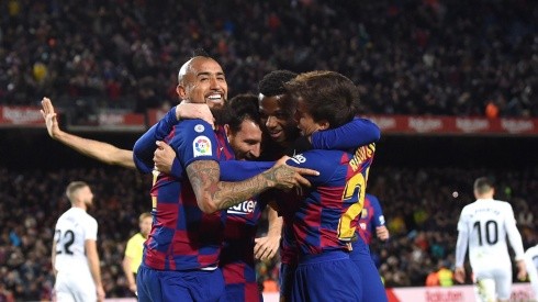 Arturo Vidal aporta con asistencia en triunfo del Barcelona