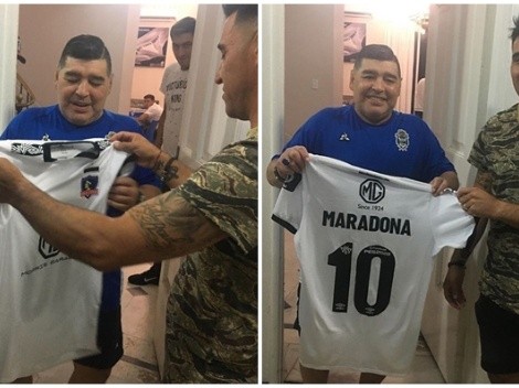 D10S: Diego Maradona posó con la actual camiseta de Colo Colo