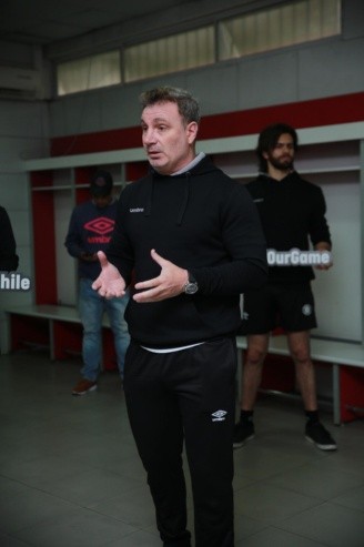 Marcelo Barticciotto durante las pruebas de selección de “Our Game puts in their boots” en el Monumental.