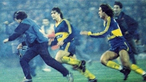 Jugadores de Boca Juniors y una ira desatada en el Estadio Monumental