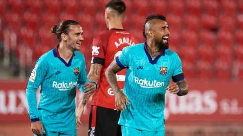 Vidal celebra su gol junto a Griezmann