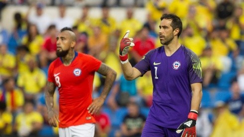 Bravo y Vidal son dos de los jugadores chilenos que militan en Europa