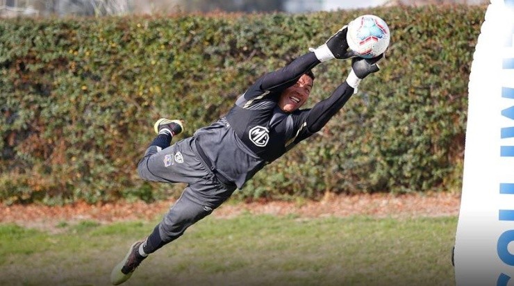 Miguel Pinto atajando en Colo Colo Miguel Pinto atajando en Colo Colo