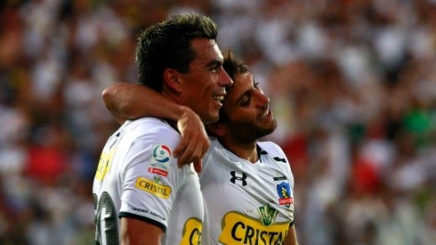 Olivi celebrando un gol junto a Paredes el 2014