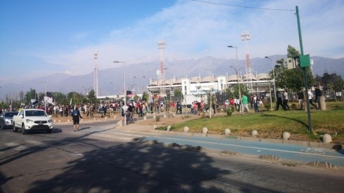 Hinchas de Colo Colo en el estadio Monumental