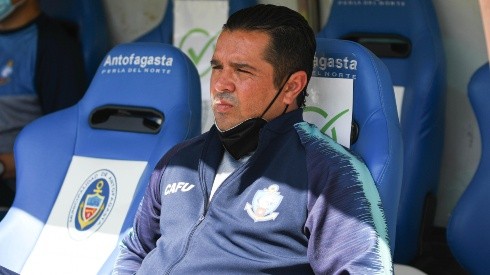 Héctor Tapia sufre en Antofagasta