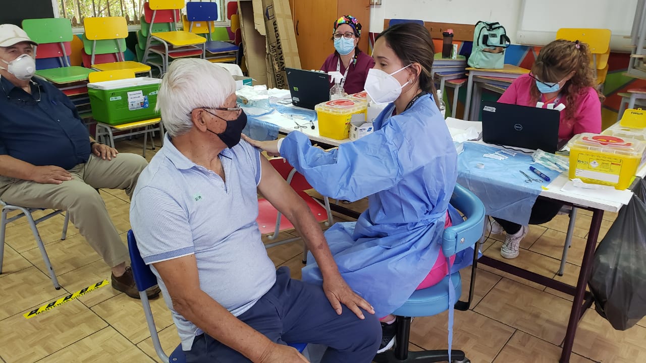 El "Chita" recibió la primera dosis de la vacuna Sinovac