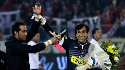 Roberto Rojas junto a Claudio Bravo, uno de los granes porteros nacidos de Colo Colo.