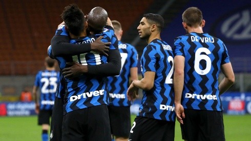 Inter vence a Sassuolo por 2-1