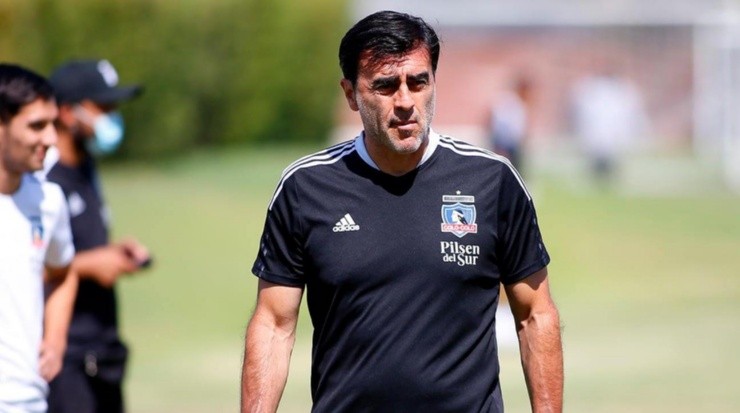 Gustavo Quinteros espera compromiso por parte de sus jugadores. | Foto: Colo Colo.
