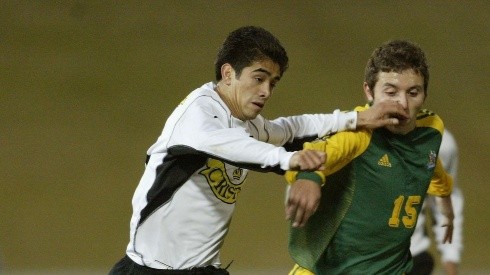 Braulio Leal jugando con Colo Colo un amistoso contra la selección sub 23 de Australia.
