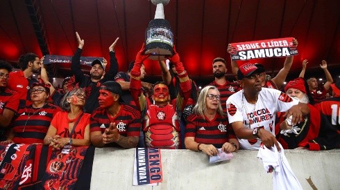 Hinchas de Flamengo piden triunfo de Chile contra Brasil