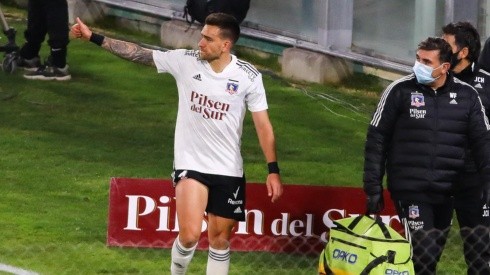 Matías Zaldivia tuvo que salir lesionado del partido ante Curicó Unido y es duda para el sábado.
