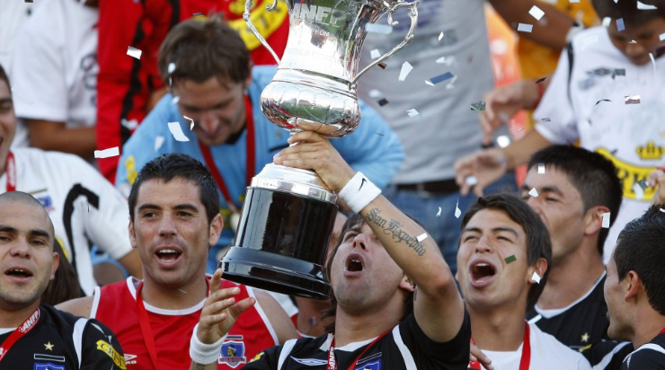 El Cacique terminó esa larga concentración de 17 días levantando la copa del Clausura 2009 ante la UC. | Foto: Archivo.