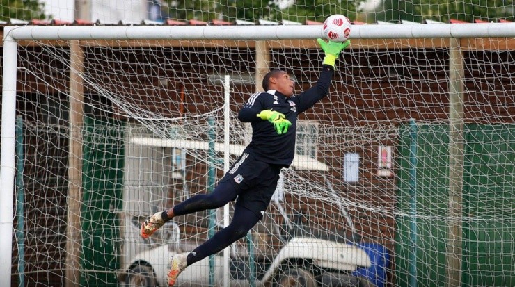 Omar Carabalí será el encargado de reemplazar a Brayan Cortés en el arco. | Foto: Colo Colo.