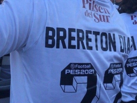 Hincha de Colo Colo aparece con la camiseta 22 de Ben Brereton