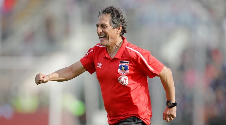 Mario Salas tuvo un 55.56% de rendimiento dirigiendo a Colo Colo. | Foto: Agencia UNO.