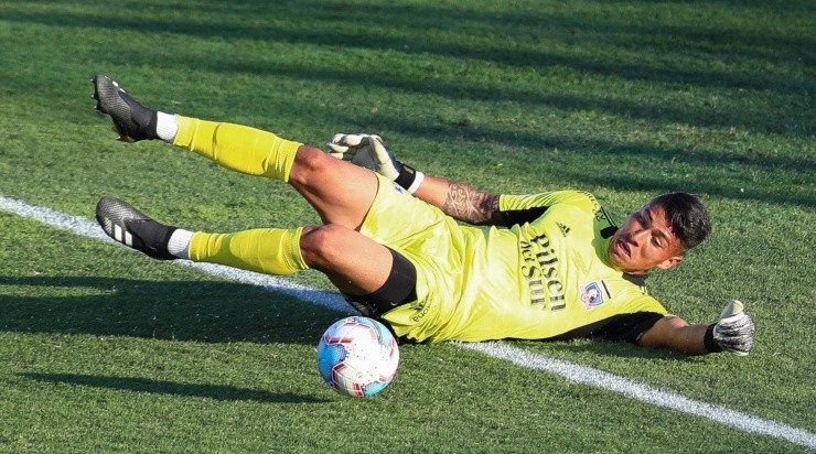 Bryan Cortés ha recibido solo 17 goles en este Campeonato Nacional 2021. | Foto: Agencia UNO.