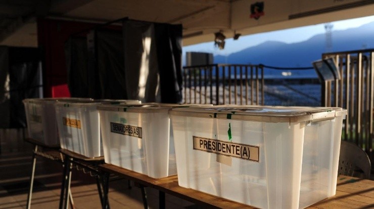 En las urnas del Monumental se impuso Gabriel Boric por sobre Kast. | Foto: Agencia UNO.