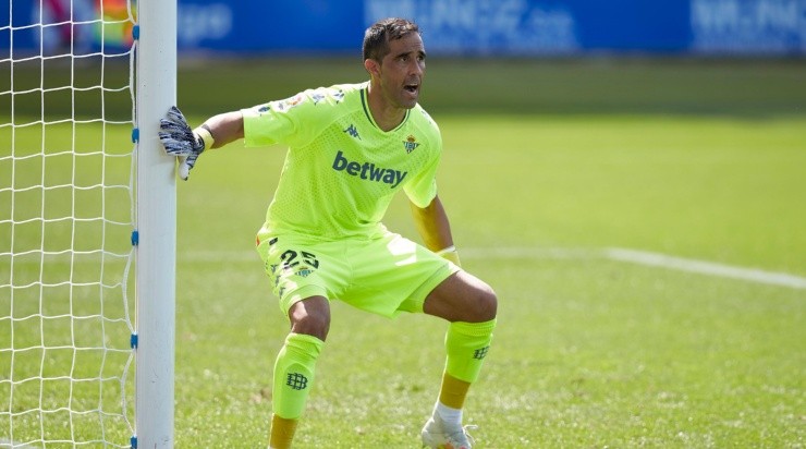 Claudio Bravo ha tenido un gran paso por el Real Betis en España. | Foto: Getty Images.