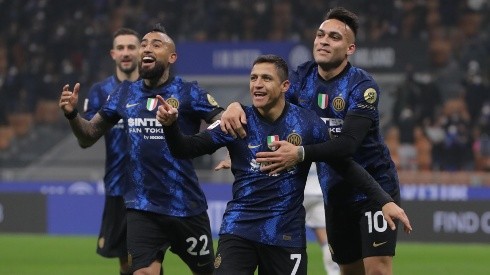 Arturo Vidal y Alexis Sánchez quieren seguir con los festejos en el Inter.