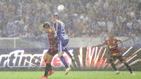 Parraguez vio acción en un verdadero diluvio por la Copa do Nordeste.