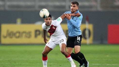 La selección peruana podría darle una mano a la Roja en caso de vencer a Uruguay.