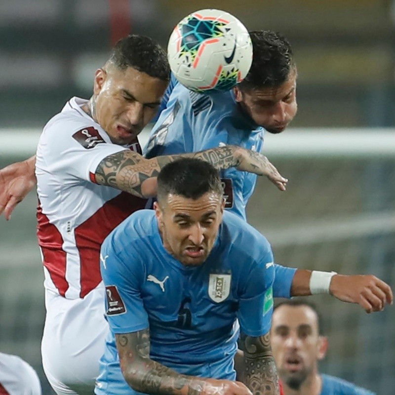 Uruguay Vs. Partidos De Fútbol Perú Pelotas De Cuero En Colores