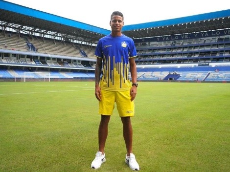 Jugador que realizó pasantía en Colo Colo en 2021 ya agarró camiseta titular en Ecuador