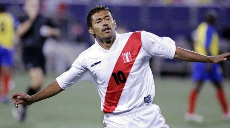 Roberto Palacios jugó 128 partidos en la selección peruana y anotó 19 goles. | Foto: Archivo.