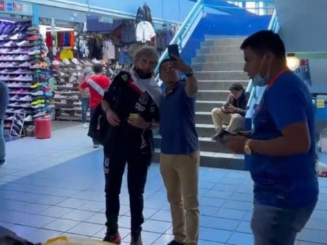 Daniel Morón se luce turisteando en Perú con la camiseta de Alianza Lima