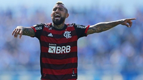 Arturo Vidal sigue ganándose un espacio en el Flamengo
