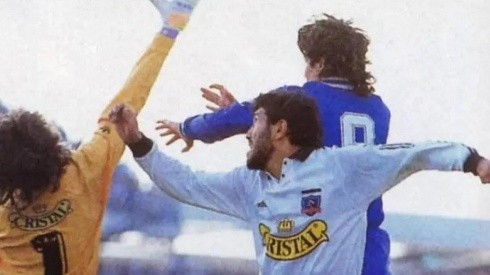 Pedro Reyes y José Daniel Morón intentando evitar un cabezazo de Iván Zamorano