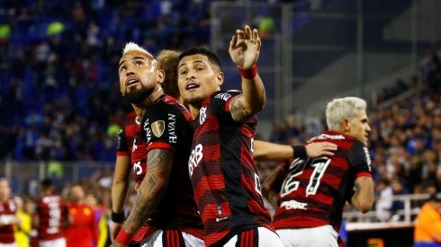 Flamengo y Arturo Vidal pierden terreno en el Brasileirao