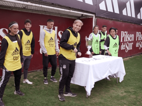 Jugadores se Colo Colo se enfrentan en una entretenida yincana alba