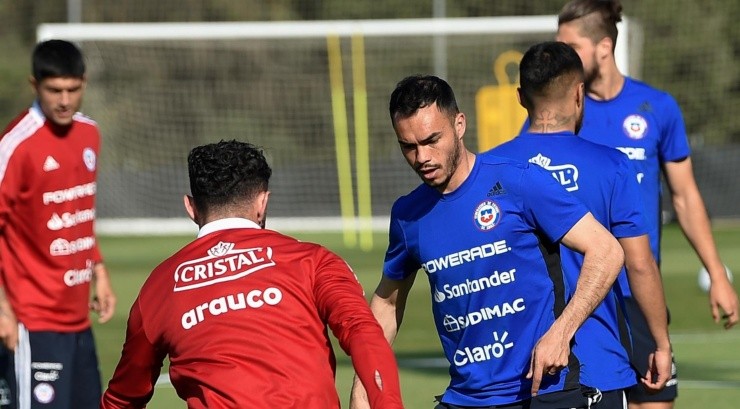 Suazo toma camiseta de titular para enfrentar a Qatar. | Foto: ANFP.