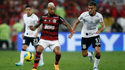 DT de Flamengo elogia a Vidal tras jugar la final de la Copa de Brasil con molestias.
