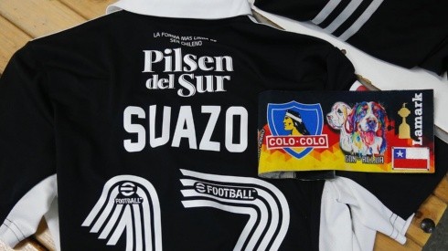 La camiseta y jineta de capitán de Gabriel Suazo para esta definición.