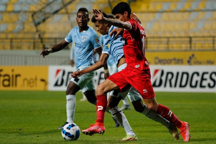 Erick Wiemberg jugando la Copa Sudamericana con Unión La Calera. (Foto: Agencia Uno)