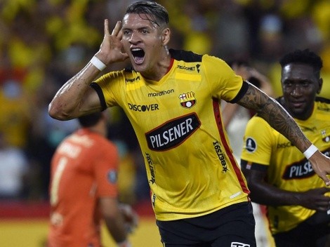 Histórico goleador de Ecuador sorprende con camiseta de Colo Colo
