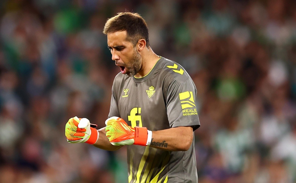 Claudio Bravo Tendría Definida Su Renovación Con El Real Betis