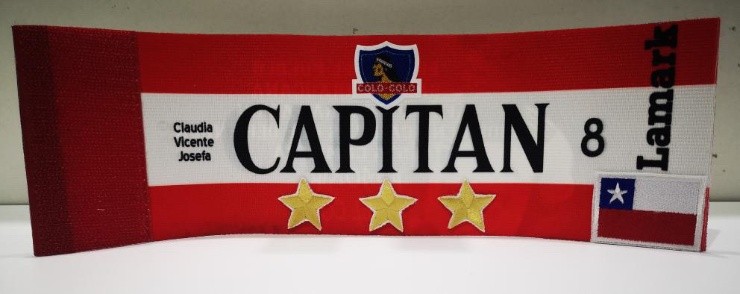 La jineta de capitán inspirada en la del Colo Colo campeón en la quiebra | Imagen: Dale Albo