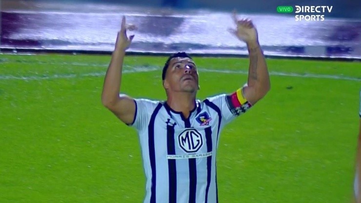 Esteban Paredes su primer gol en la Sudamericana.