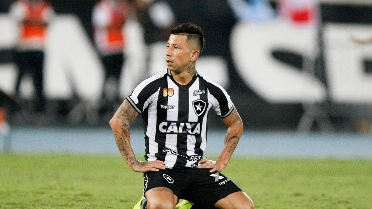 Leonardo Valencia juega en el Botafogo