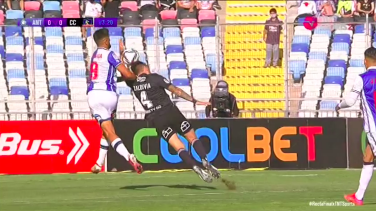 Tobías Figueroa anotó desde el punto penal tras mano de Matías Zaldivia