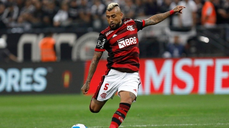 Arturo Vidal vio acción en el 2-0 de Flamengo sobre Corinthians.